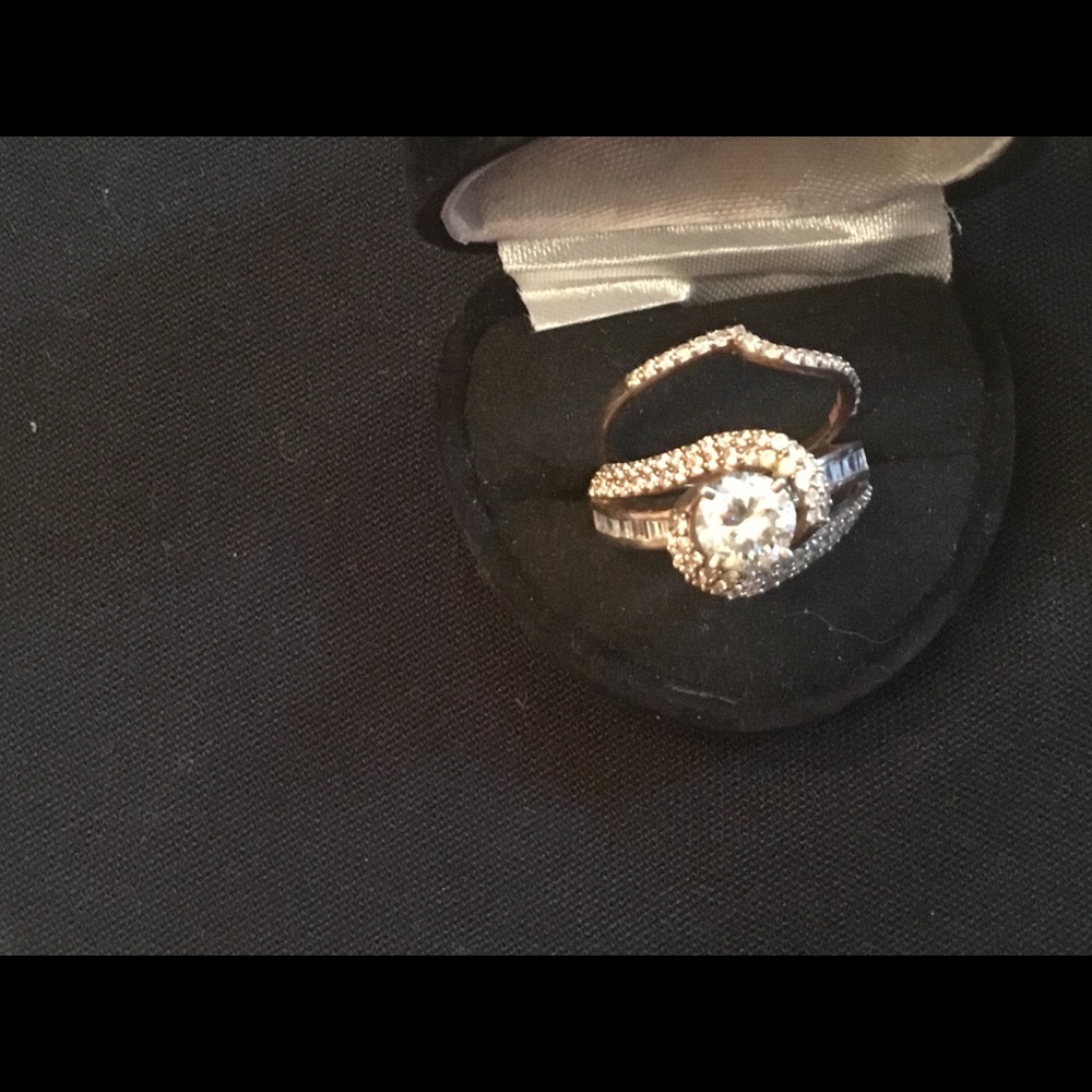 Women’s Moissanite Brilliant Ring & Matching Band